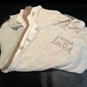 Carter's neutral onesie 18mth